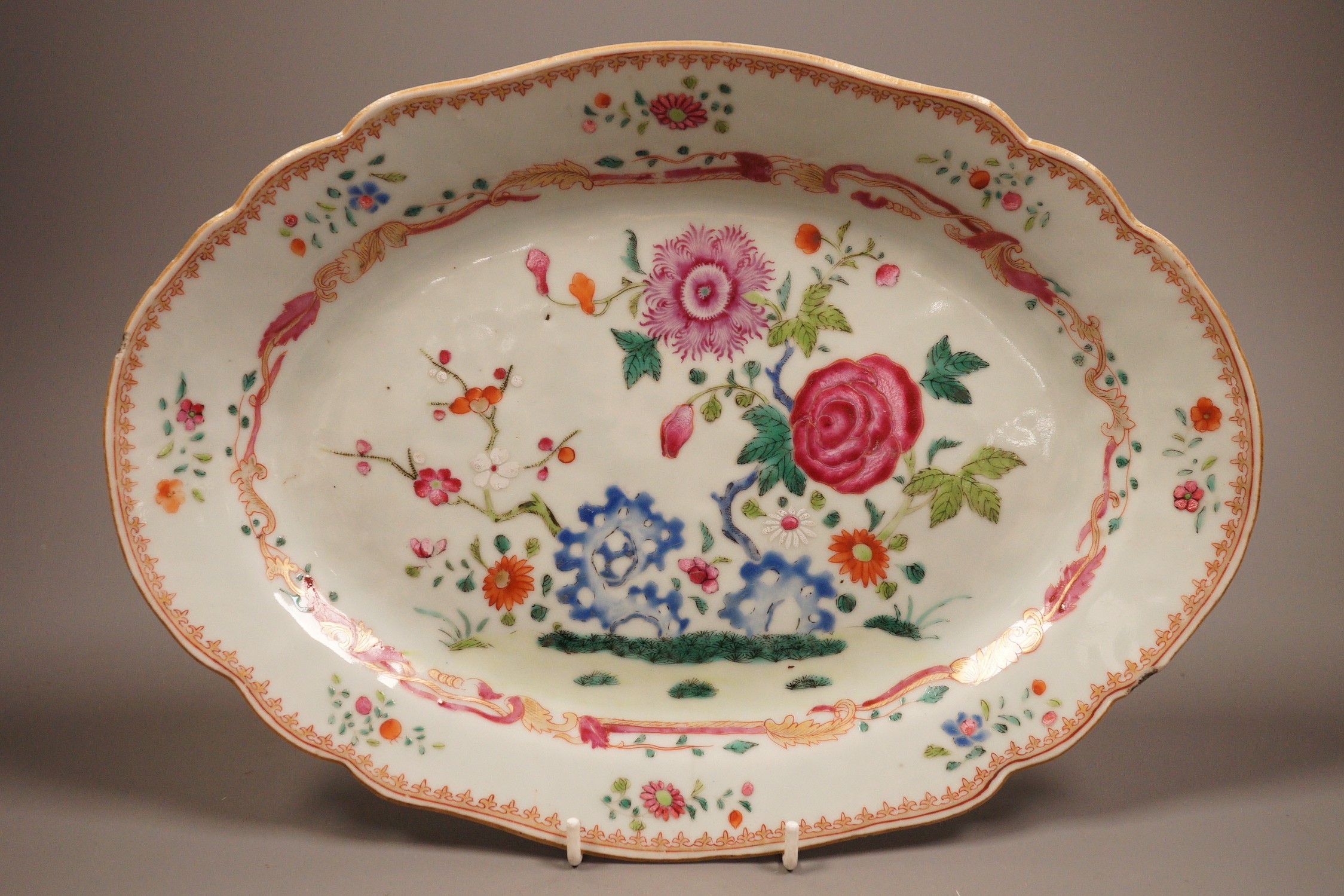 A Chinese export famille rose dish, Qianlong period, 31cm